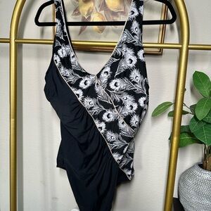 Black and White Feather Print Swimsuit